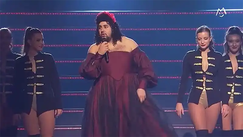 Montreux-Comedy-Festival-Artus-en-robe-1